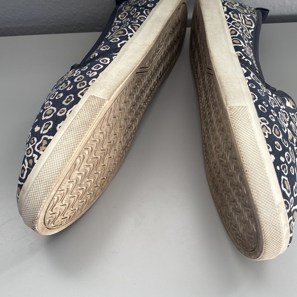 Blue animal print slip on sneakers size 6 - Picture 6 of 8